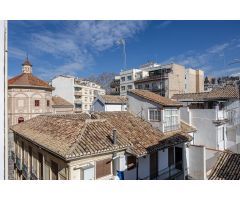 Ático Dúplex Premium en el Corazón de Granada: Lujo, Espacio y Vistas de Ensueño.
