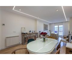 PISO LUMINOSO EN BUEN ESTADO CON PISCINA COMUNITARIA, DOS GARAJES Y TRASTERO