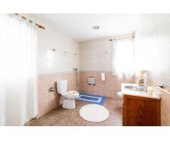 ¡Oportunidad en Maracena! Crea la casa de tus sueños en una ubicación inmejorable.
