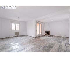 CASA CON PISCINA Y PARCELA EN JUN