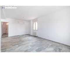 CASA CON PISCINA Y PARCELA EN JUN