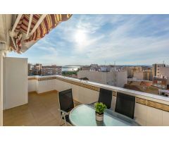 Fantástico ático con vistas al mar. Torrevieja