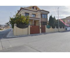 Excepcional Chalet Independiente en Maracena con piscina privada