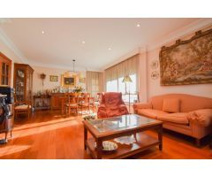 Excepcional Chalet Independiente en Maracena con piscina privada
