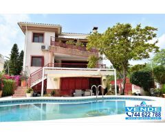 Chalet con jardin y piscina en Oliva