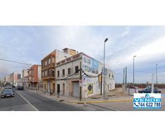 Solar urbano de 711 m2 en Oliva