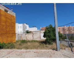 Solar urbano de 711 m2 en Oliva