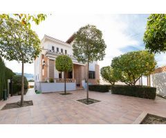 VILLA EXCLUSIVA EN OTURA