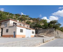 Finca con frutales, vistas y construcciones