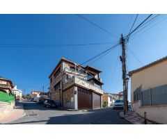 Solar orientado a dos calles en muy buena zona