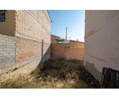 Solar orientado a dos calles en muy buena zona