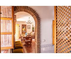 CASA CON CUEVA EN FRAILES