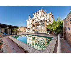 CHALET DE ENSUEÑO EN VILLA DE OTURA