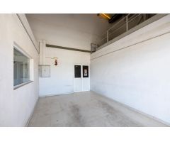 Nave - Obrador de panadería en pleno funcionamiento