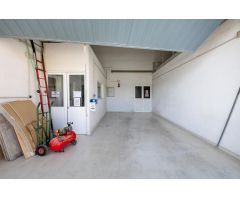 Nave - Obrador de panadería en pleno funcionamiento