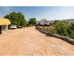 Estupendo chalet con apartamento y piscina en Salar