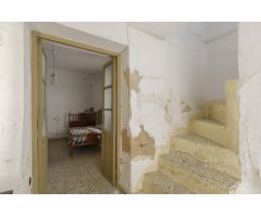 GRAN VIVIENDA PARA REFORMAR EN EL CENTRO DE DILAR