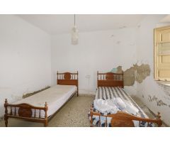 GRAN VIVIENDA PARA REFORMAR EN EL CENTRO DE DILAR