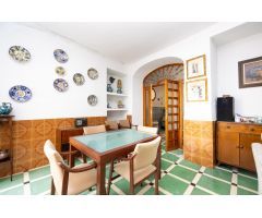 Espectacular casa en la plaza más importante de Algarinejo