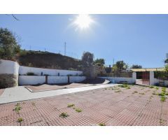 CORTIJO CON FINCA DE OLIVOS