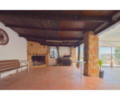 CORTIJO CON FINCA DE OLIVOS