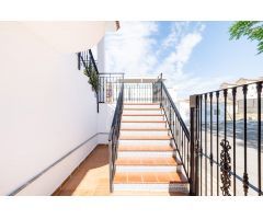 Gran Oportunidad en Láchar (Granada): Espectacular Casa con Local Comercial.