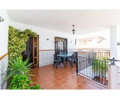 Gran Oportunidad en Láchar (Granada): Espectacular Casa con Local Comercial.