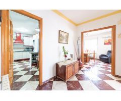 Gran Oportunidad en Láchar (Granada): Espectacular Casa con Local Comercial.