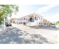 Gran Oportunidad en Láchar (Granada): Espectacular Casa con Local Comercial.