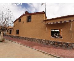 ¡EXCELENTE CHALET EN PARTIDA DE ALGODA!