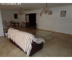 GRAN PISO CON PATIO EN OLLERIAS JUNTO A COLÓN
