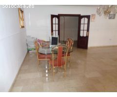 GRAN PISO CON PATIO EN OLLERIAS JUNTO A COLÓN