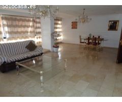 GRAN PISO CON PATIO EN OLLERIAS JUNTO A COLÓN