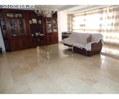 GRAN PISO CON PATIO EN OLLERIAS JUNTO A COLÓN