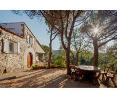 Espectacular casa con 4 Hectáreas de terreno y gran piscina en Castell dAro/SAgaró