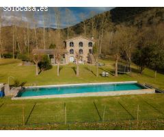 MASIA DE PIEDRA DE ALTO STANDING EN LA GARROTXA