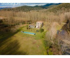 MASIA DE PIEDRA DE ALTO STANDING EN LA GARROTXA