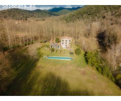 MASIA DE PIEDRA DE ALTO STANDING EN LA GARROTXA