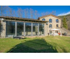 MASIA DE PIEDRA DE ALTO STANDING EN LA GARROTXA