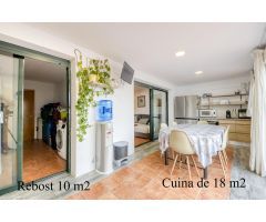 Calidez y tranquilidad es lo que ofrece esta amplia vivienda.