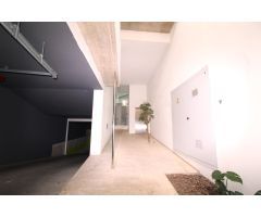 AMPLIA VIVIENDA CON PATIO, GARAJE Y TRASTERO EN CASCO ANTOGUO
