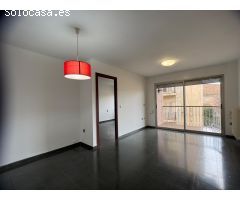 Piso muy céntrico de 4 habitaciones con plaza de parking doble y 2 terrazas
