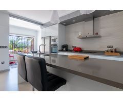 Preciosa villa de lujo con jardín milenario zona Hondón de las Nieves.