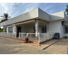 Tu chalet con piscina a un paso de la ciudad!!