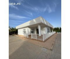Tu chalet con piscina a un paso de la ciudad!!