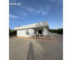Tu chalet con piscina a un paso de la ciudad!!