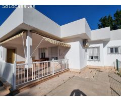 Tu chalet con piscina a un paso de la ciudad!!
