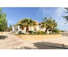VENTA CHALET CON PISCINA, ZONA PARTIDA ALTABIX,  EXCELENTE UBICACIÓN