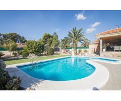 VENTA EXCLUSIVO CHALET CON SÓTANO,  PISCINA,  BARBACOA-COCINA EXTERIOR, PEÑA LAS ÁGUILAS