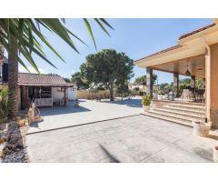 VENTA EXCLUSIVO CHALET CON SÓTANO,  PISCINA,  BARBACOA-COCINA EXTERIOR, PEÑA LAS ÁGUILAS
